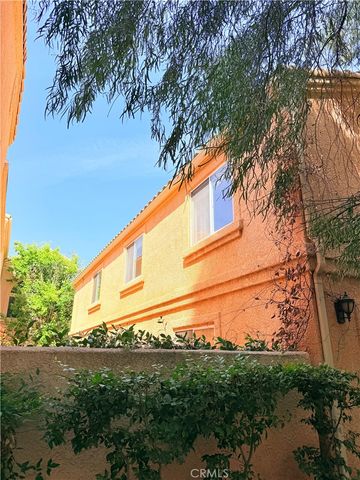 25152 Steinbeck B, Stevenson Ranch, CA 91381
