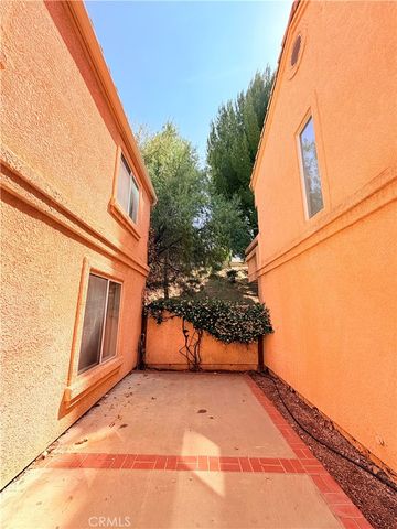 25152 Steinbeck B, Stevenson Ranch, CA 91381