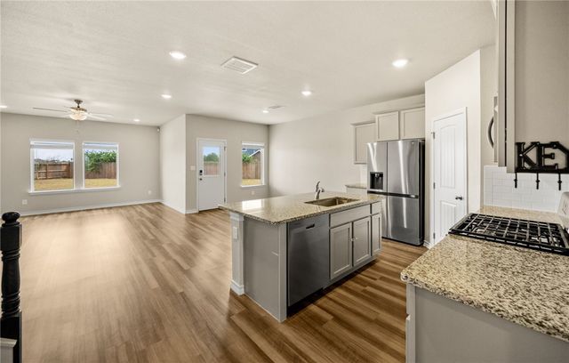 2165 Medusa Dr, Portland, TX 78374