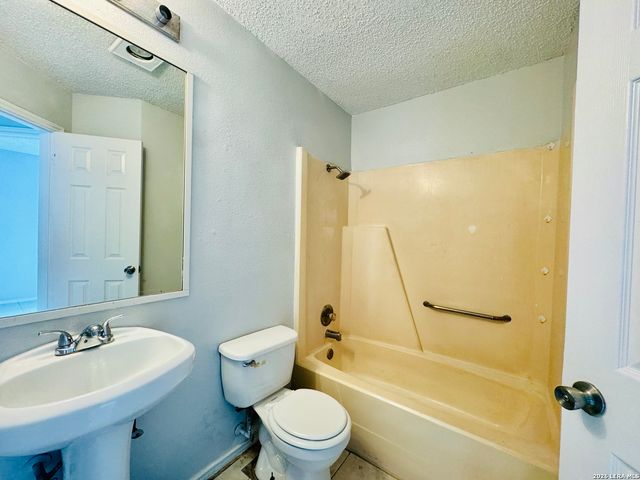 12017 Independence, San Antonio, TX 78233