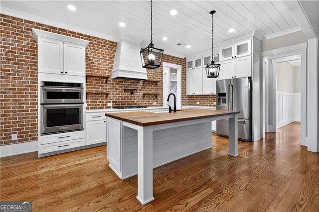 1009 Davenport Circle, Powder Springs, GA 30127