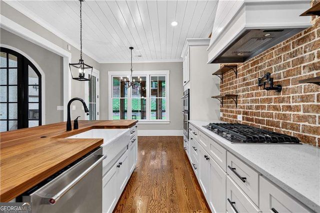 1009 Davenport Circle, Powder Springs, GA 30127