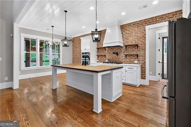 1009 Davenport Circle, Powder Springs, GA 30127