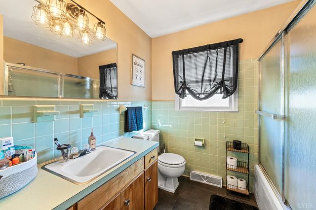 1872 Wards Road, Hurt, VA 24563