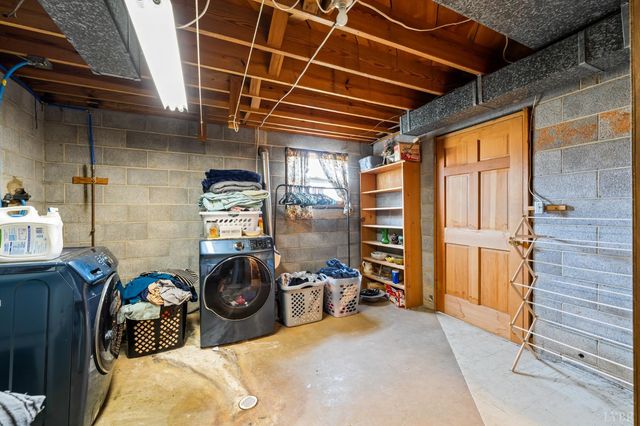 1872 Wards Road, Hurt, VA 24563