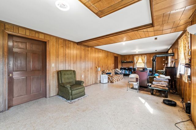 1872 Wards Road, Hurt, VA 24563