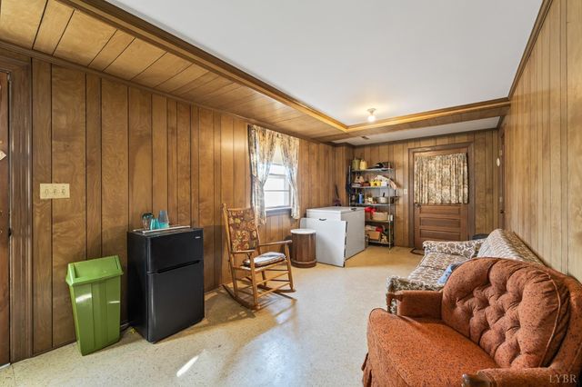 1872 Wards Road, Hurt, VA 24563