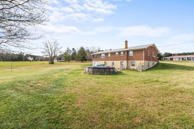 1872 Wards Road, Hurt, VA 24563