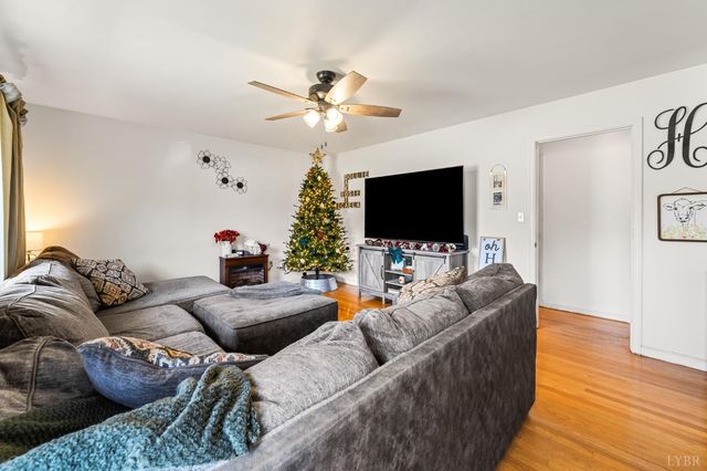 1872 Wards Road, Hurt, VA 24563