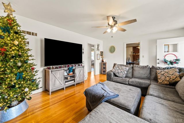 1872 Wards Road, Hurt, VA 24563