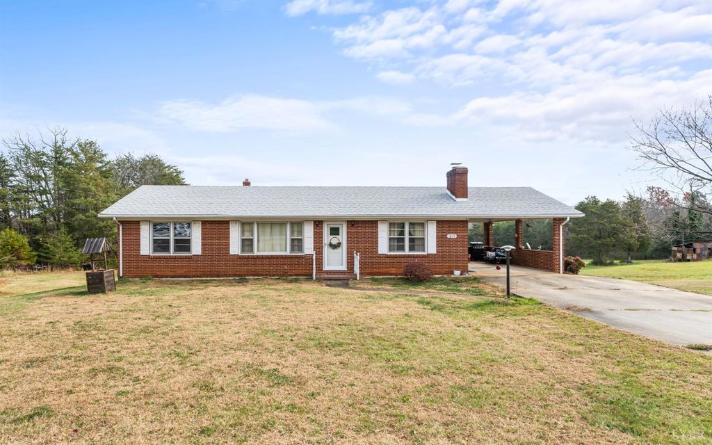 1872 Wards Road, Hurt, VA 24563