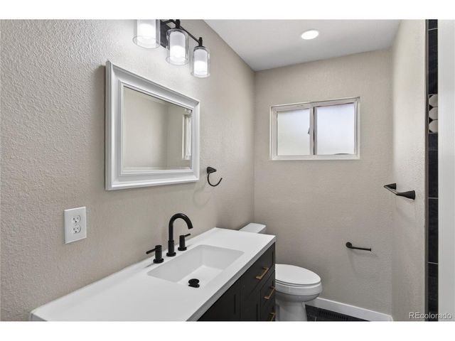 9200 Aspen Dr, Denver, CO 80229