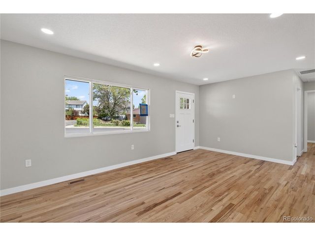 9200 Aspen Dr, Denver, CO 80229
