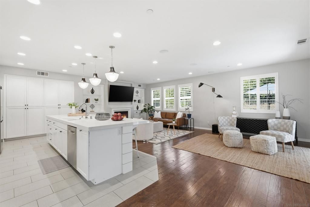 Image 3 of property listing at 6637 Brookite CT, Carlsbad, CA 92009