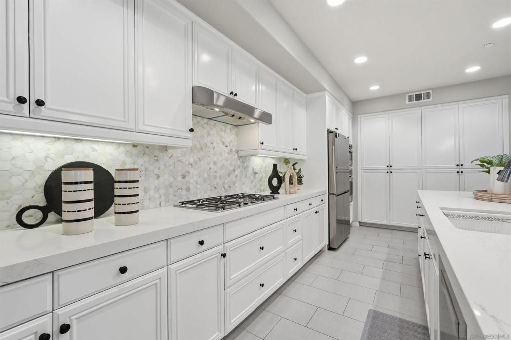 Image 7 of property listing at 6637 Brookite CT, Carlsbad, CA 92009