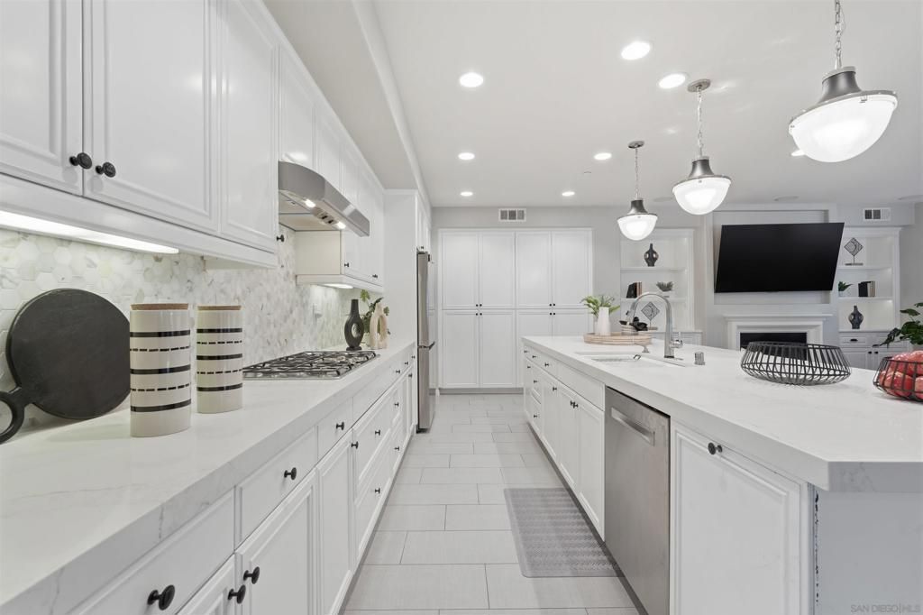 Image 8 of property listing at 6637 Brookite CT, Carlsbad, CA 92009