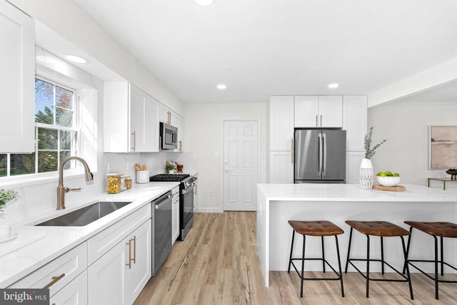 13208 TUCKAWAY DR, Herndon, VA 20171