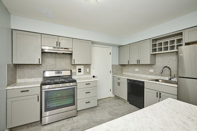 1320A Lore Lane 101, Lombard, IL 60148