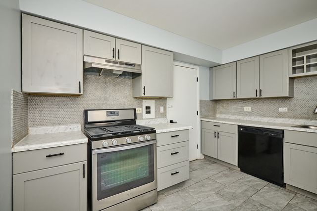 1320A Lore Lane 101, Lombard, IL 60148