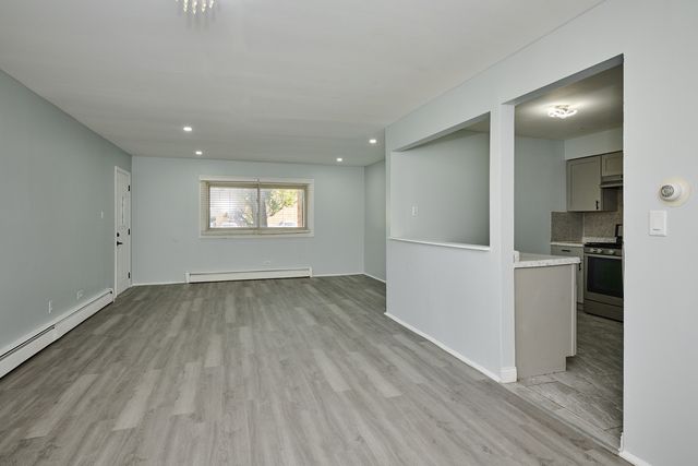 1320A Lore Lane 101, Lombard, IL 60148