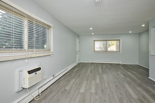 1320A Lore Lane 101, Lombard, IL 60148