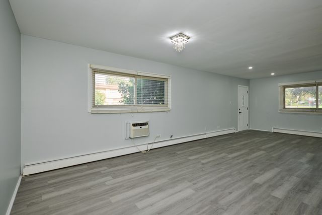 1320A Lore Lane 101, Lombard, IL 60148