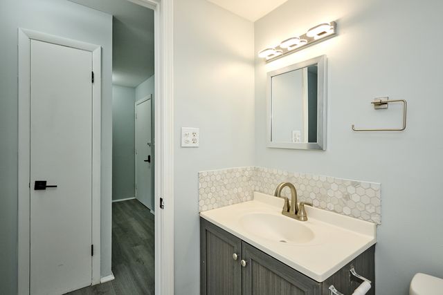 1320A Lore Lane 101, Lombard, IL 60148