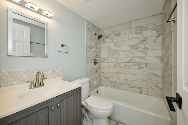 1320A Lore Lane 101, Lombard, IL 60148