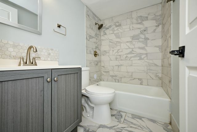 1320A Lore Lane 101, Lombard, IL 60148