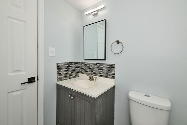 1320A Lore Lane 101, Lombard, IL 60148