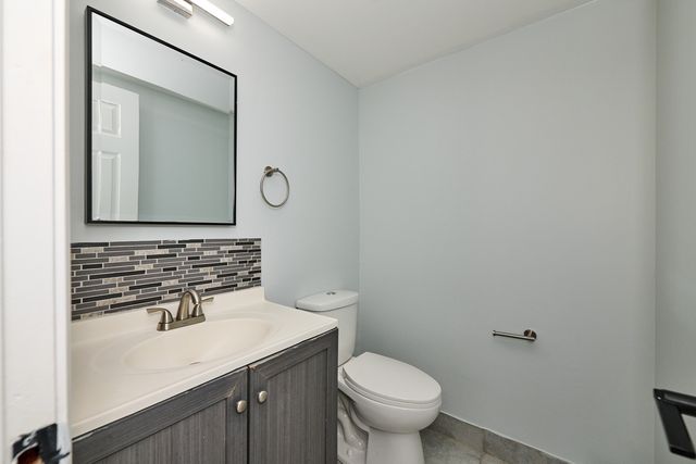 1320A Lore Lane 101, Lombard, IL 60148