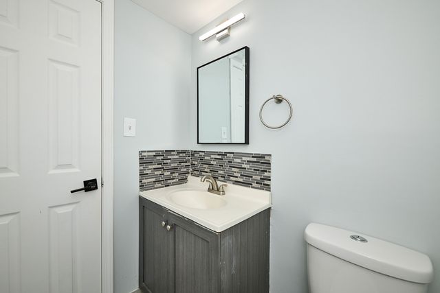 1320A Lore Lane 101, Lombard, IL 60148