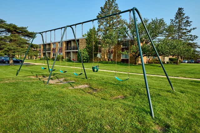 1320A Lore Lane 101, Lombard, IL 60148