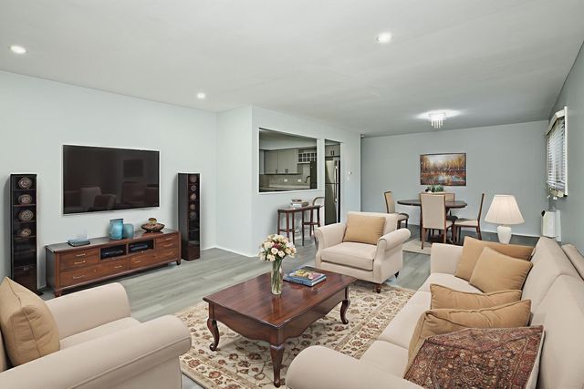 1320A Lore Lane 101, Lombard, IL 60148