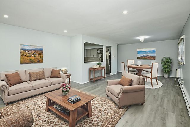 1320A Lore Lane 101, Lombard, IL 60148