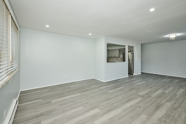 1320A Lore Lane 101, Lombard, IL 60148