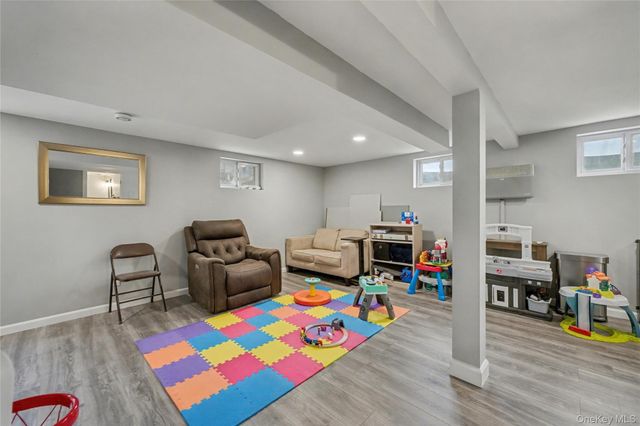 1298 Pulaski Road, East Northport, NY 11731