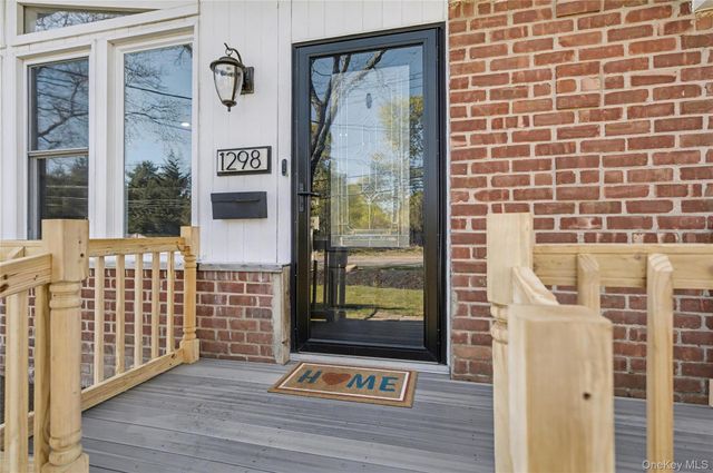 1298 Pulaski Road, East Northport, NY 11731