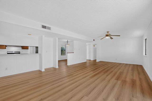 7201 Santa Fe Trail NW, Albuquerque, NM 87120