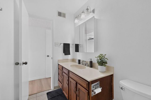 7201 Santa Fe Trail NW, Albuquerque, NM 87120