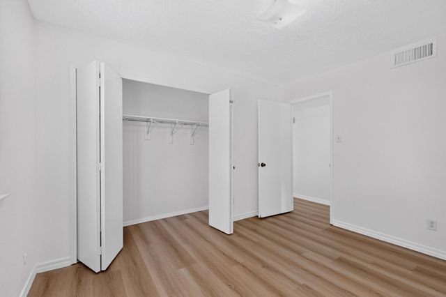 7201 Santa Fe Trail NW, Albuquerque, NM 87120
