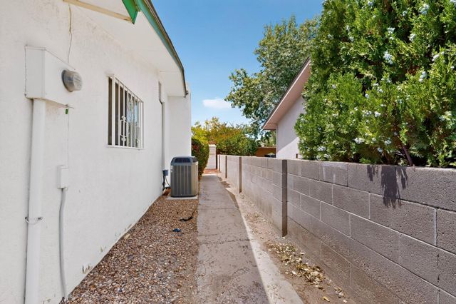 7201 Santa Fe Trail NW, Albuquerque, NM 87120