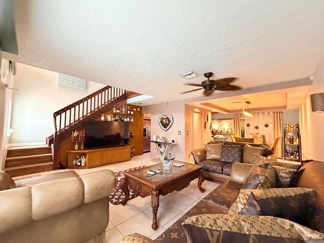 61 NW 110TH Avenue, Plantation, FL 33324