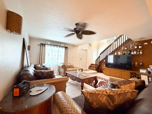 61 NW 110TH Avenue, Plantation, FL 33324