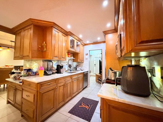 61 NW 110TH Avenue, Plantation, FL 33324