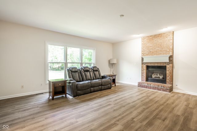 10024 Barth Drive, Zionsville, IN 46077