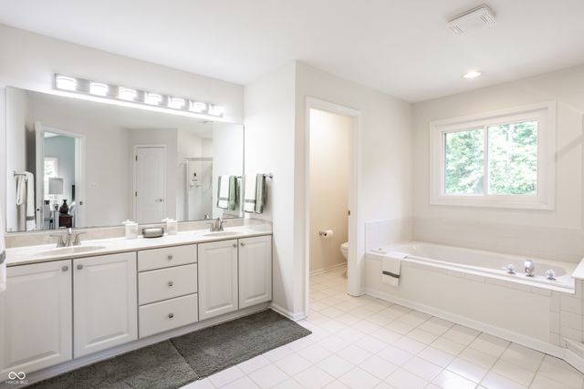 10024 Barth Drive, Zionsville, IN 46077