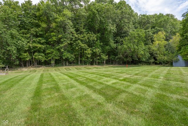 10024 Barth Drive, Zionsville, IN 46077