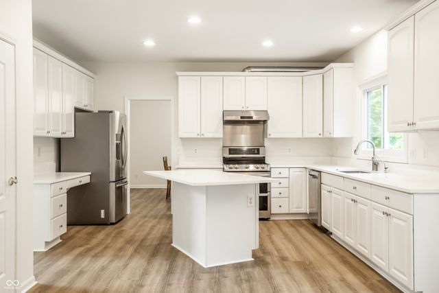 10024 Barth Drive, Zionsville, IN 46077