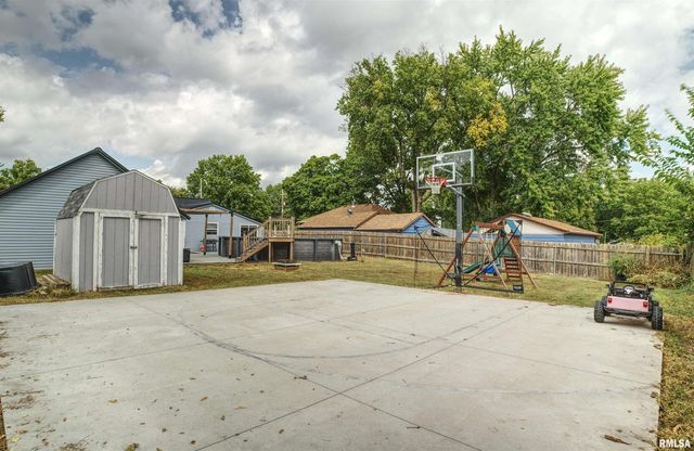 607 2ND Street, Camanche, IA 52730